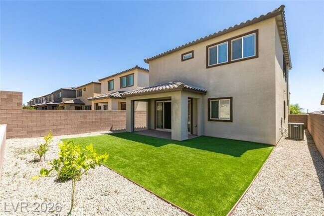 Building Photo - BEAUTIFUL 4 BEDROOM PROPERTY IN GATED COMMUNITY!