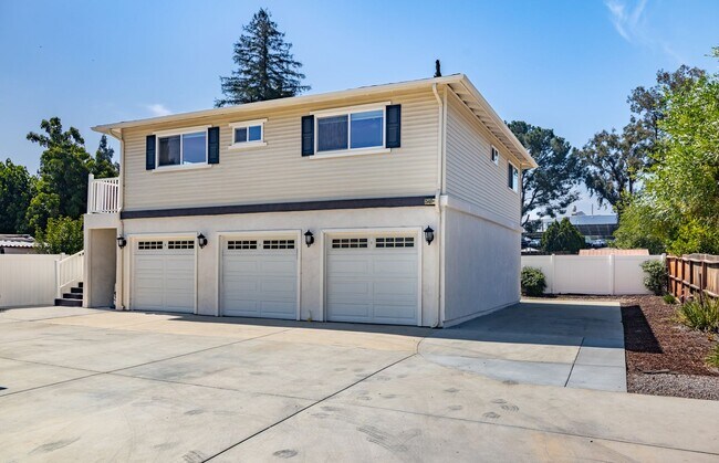 Building Photo - 25461 Cole St