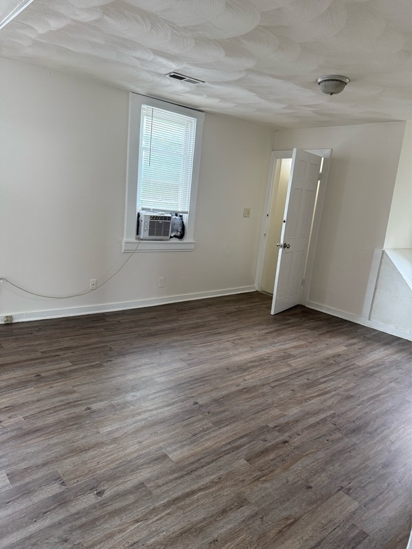 Building Photo - 1020 Jamison Ave SE
