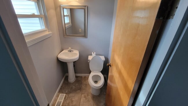 Building Photo - 177 Richards Dr