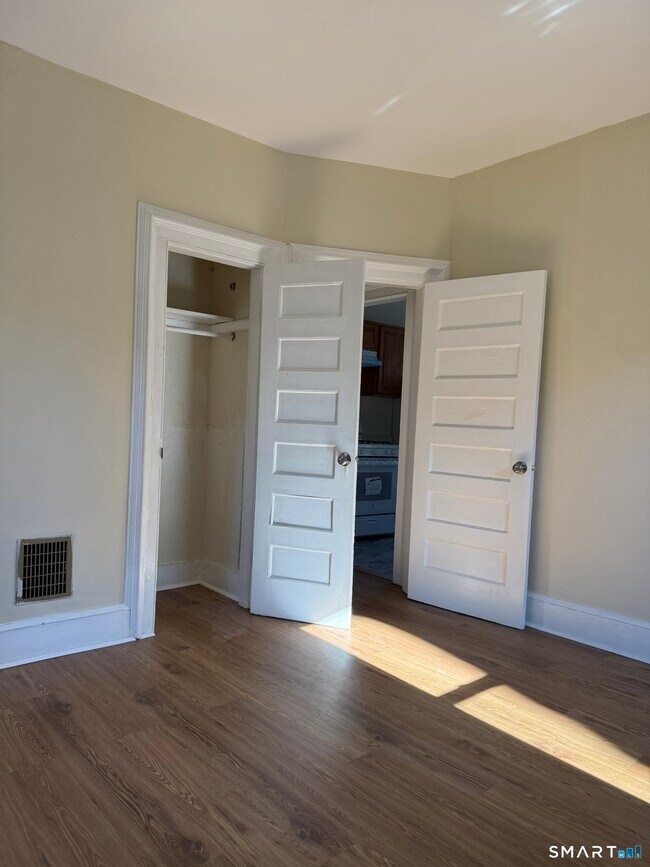 Building Photo - 140 Hillside Ave