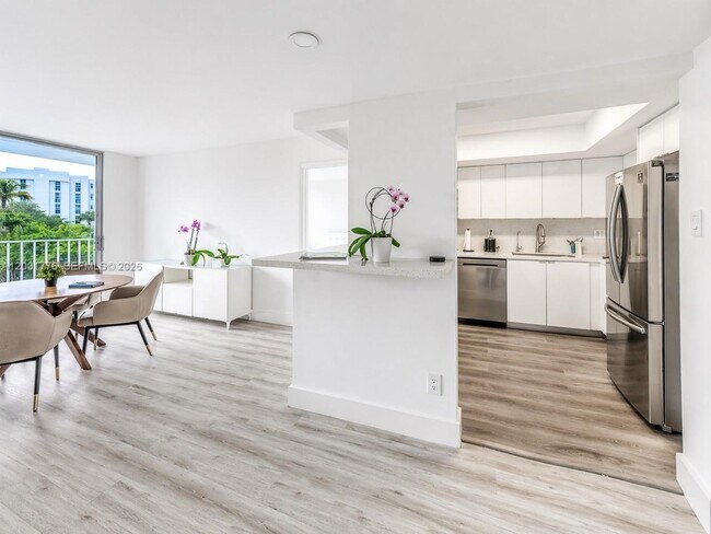 Building Photo - 16565 NE 26th Ave