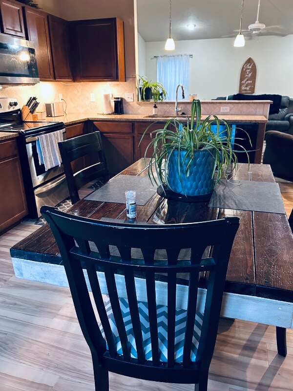 Building Photo - 9814 Sunrise Cir