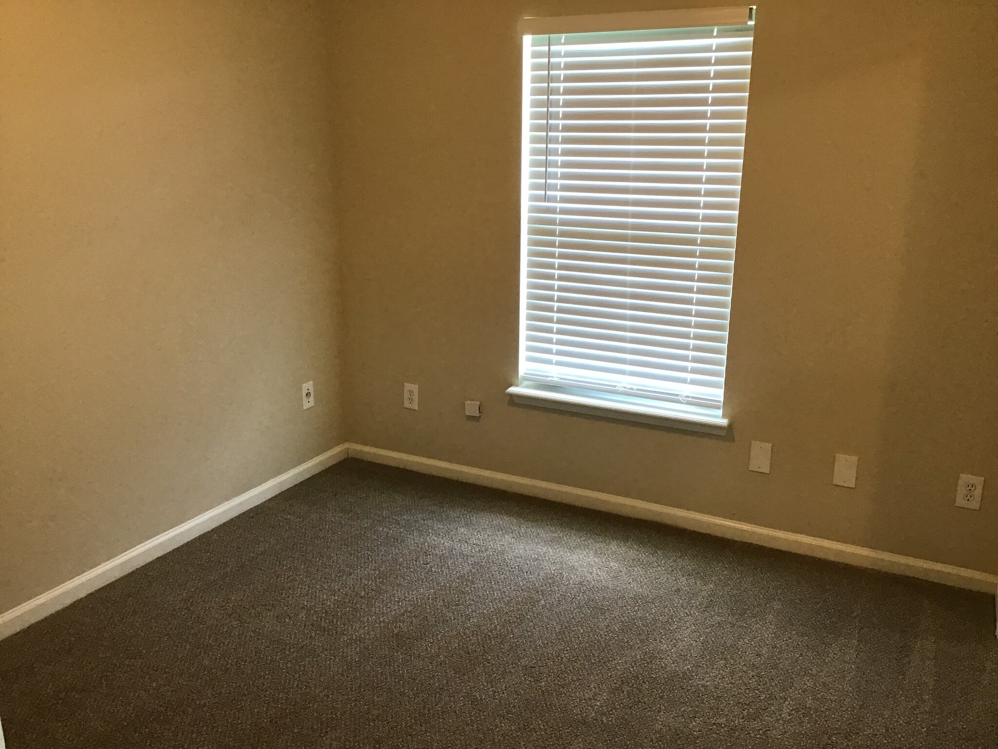 Building Photo - 1530 Roseberry Ct