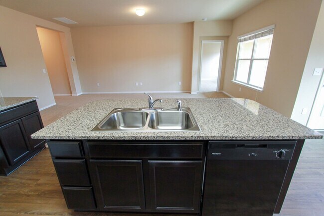 Building Photo - Charming 3-bedroom, 2-bath home in Briarcreek