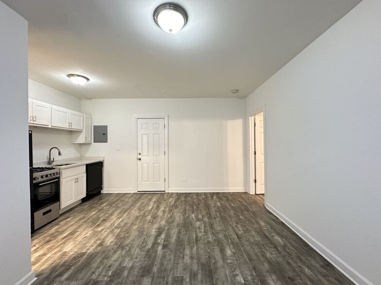 Building Photo - 5710 N Winthrop Ave