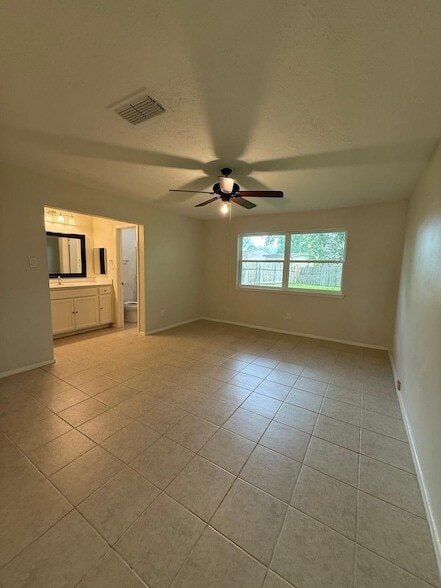 Building Photo - 10123 Kent Towne Ln