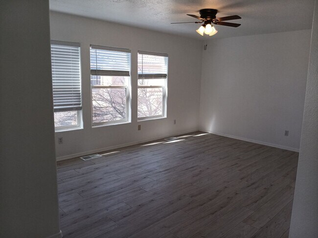 Building Photo - 3 Bedroom, 2.25 Bathroom Home! Schedule a Showing Today!