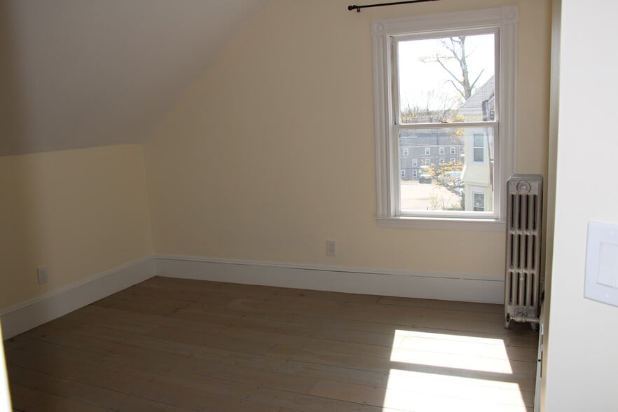 Bedroom #1 - 7 Allen Ct