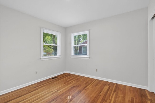 Building Photo - 347 Cabot Dr