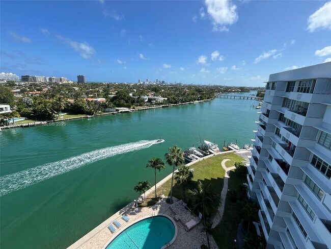Building Photo - 9101 E Bay Harbor Dr