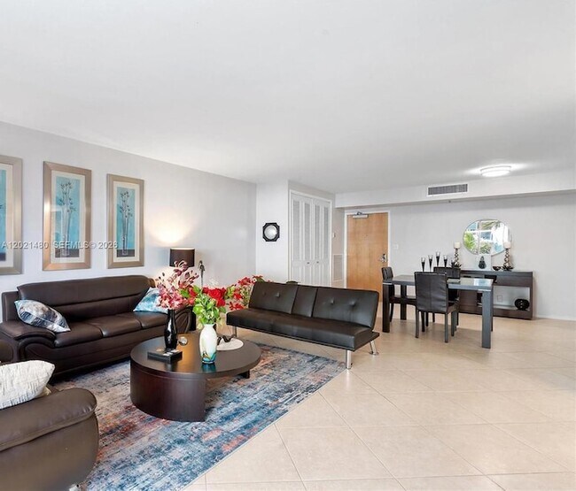 Building Photo - 9195 Collins Ave