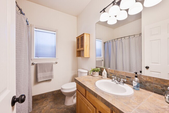 Building Photo - PRICE REDUCTION 5 Bedroom Home in the Sought-After Hillshire Estates of Bull Mountain