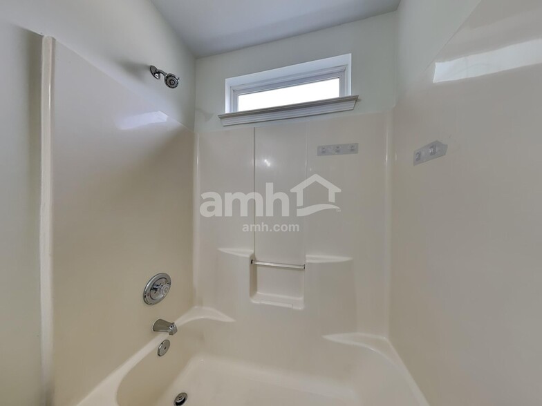 Building Photo - 9512 Chastain Walk Dr