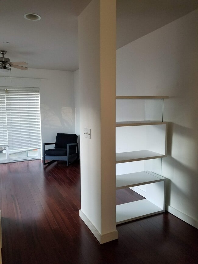 Building Photo - 809 Taylor Ave N