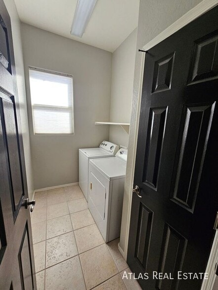 Building Photo - 1076 E Phelps St