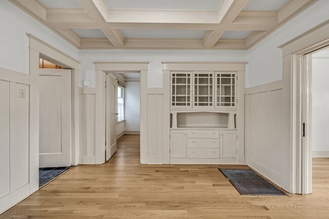 Building Photo - Classic 1910 Craftsman home