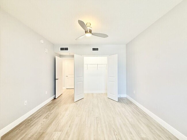 Building Photo - 960 Starkey Rd