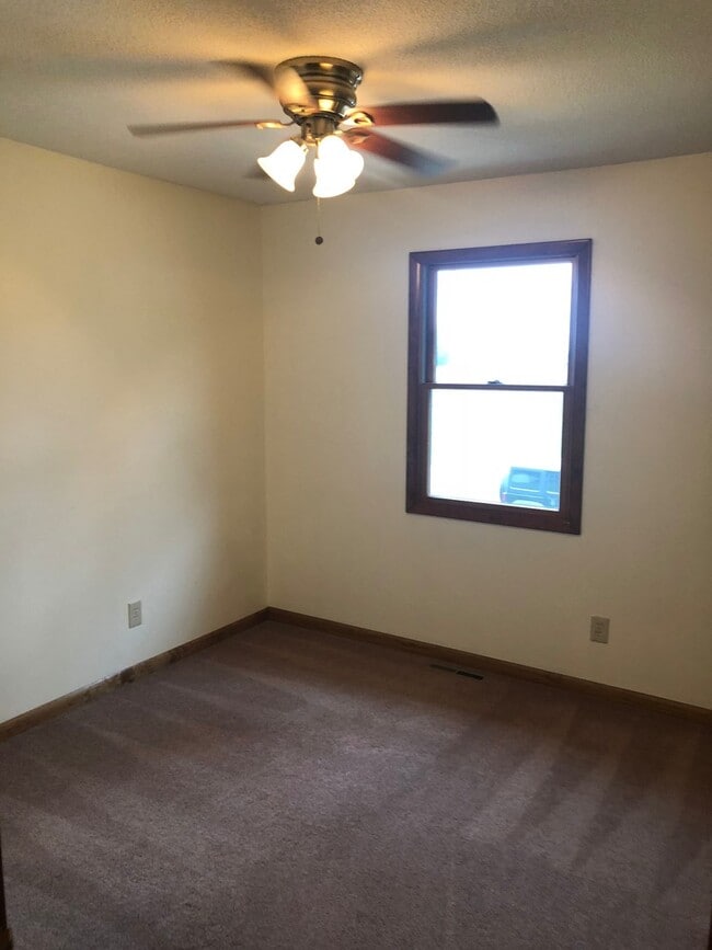 Building Photo - Beautiful Spacious Home