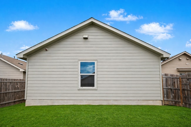 Building Photo - 3 Bed in The Silos | No Carpet + Appliances Included + Community Amenities!