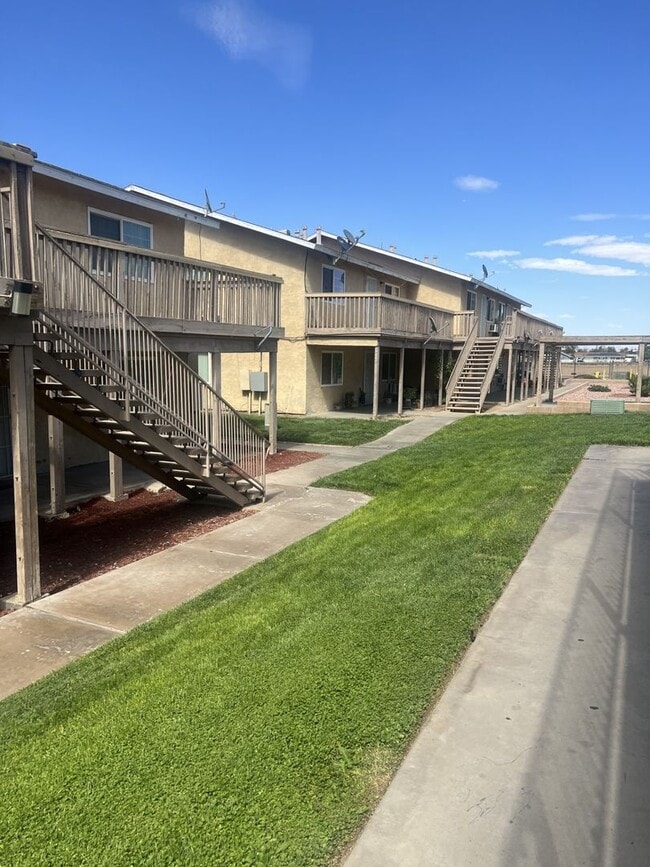 Building Photo - Single Story 1 Bedroom Apartments for Rent!