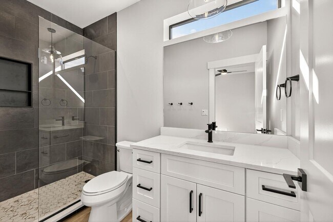 Building Photo - K551LI