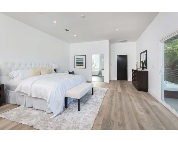 Building Photo - 15672 Castlewoods Dr