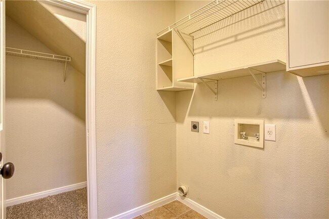 Building Photo - 1107 Middle Brook Dr