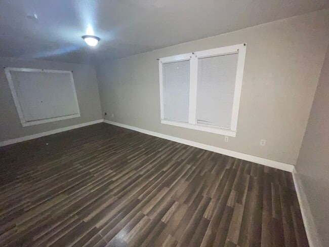 Building Photo - 3 bedrooms 2 baths - Section 8 Accepted