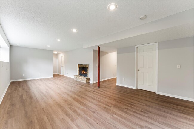 Building Photo - 1437 Wisconsin Ave N