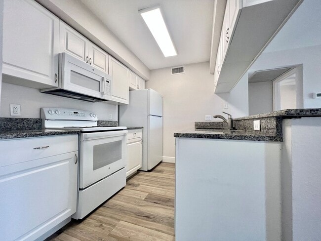 Building Photo - Mystic Gardens 5319-1909