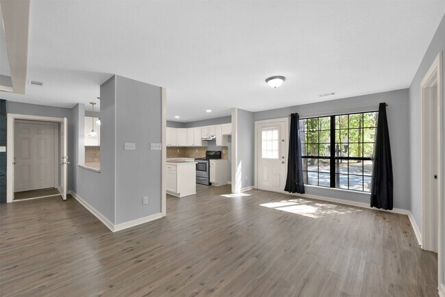 Building Photo - 15876 Pecan Dr