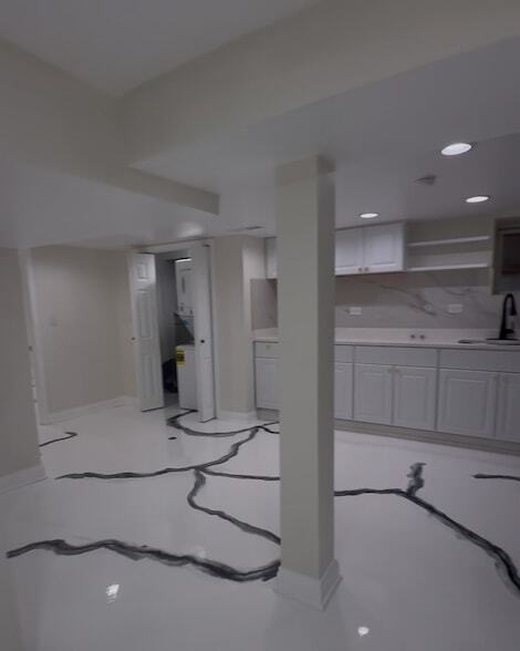 Building Photo - 3811 W 61st St