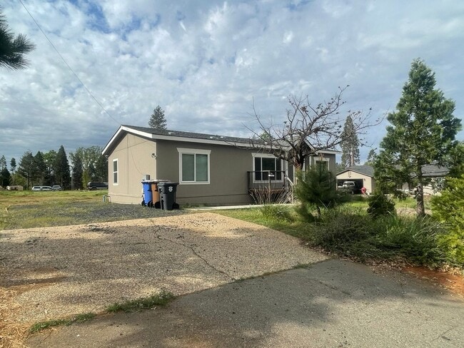 Building Photo - 3bed 2bath + bonus room, natural landscaping, Split Floor Plan Lower Magalia Paradise Pines