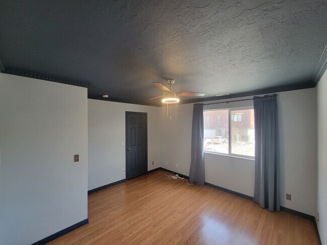 Building Photo - 260 N Bliss Ct