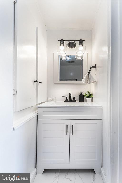 Building Photo - 4333 Cedarlake Ct