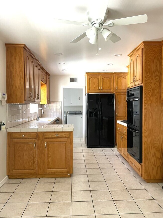 Building Photo - Charming 3-Bedroom Home with Modern Upgrad...