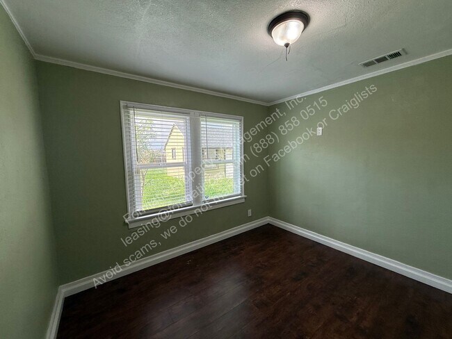 Building Photo - 1478 N Crescent Ave