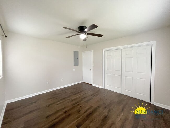 Building Photo - Updated 3-Bedroom Home in desirable Kenwood neighborhood!