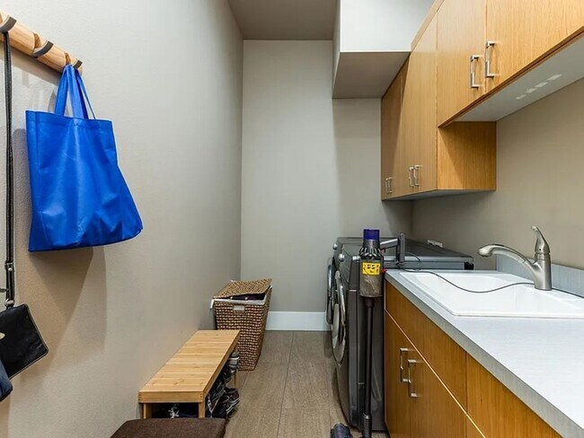 Building Photo - Spacious Tetherow Home with Community Amenities