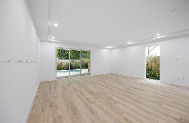 Building Photo - 3162 Plaza St