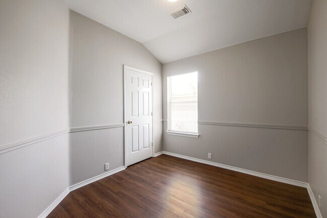 Building Photo - 14904 Antique Finish Dr