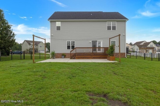 Building Photo - 303 S River Ct