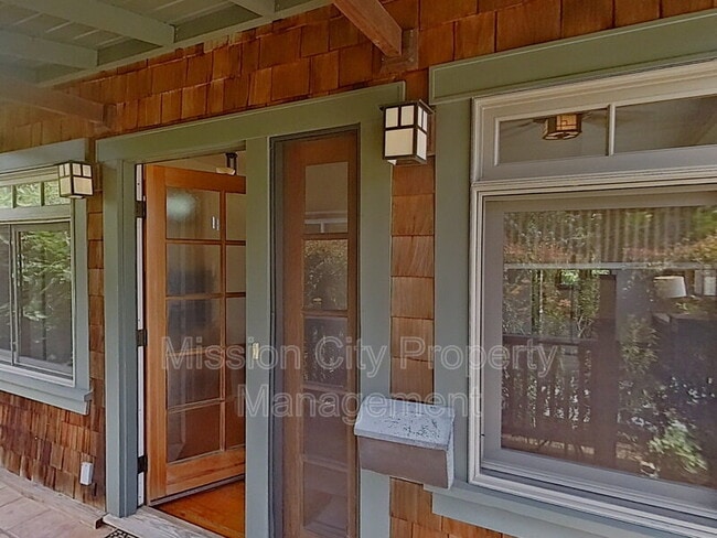 Primary Photo - 1110 Curley Ave