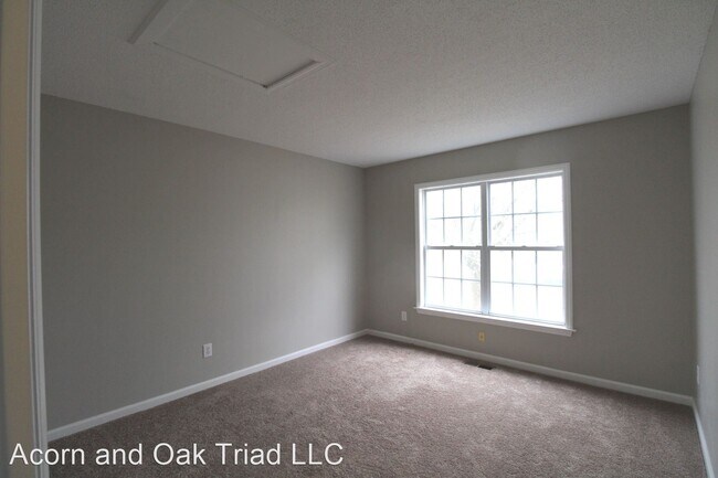 Building Photo - 3 br, 2 bath House - 215 Old Treybrooke Dr