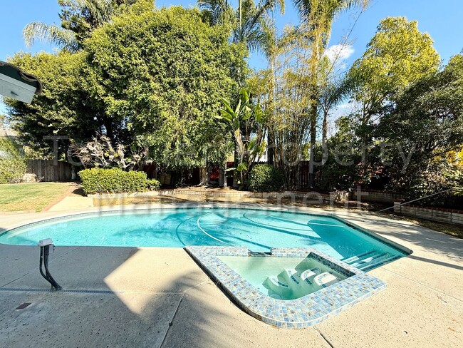 Building Photo - Charming Single Family Home with Pool/Hot ...