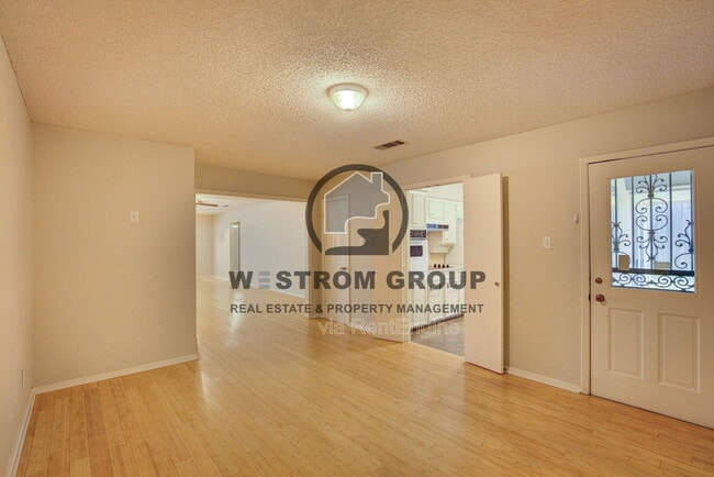 Building Photo - 6452 Waverly Way