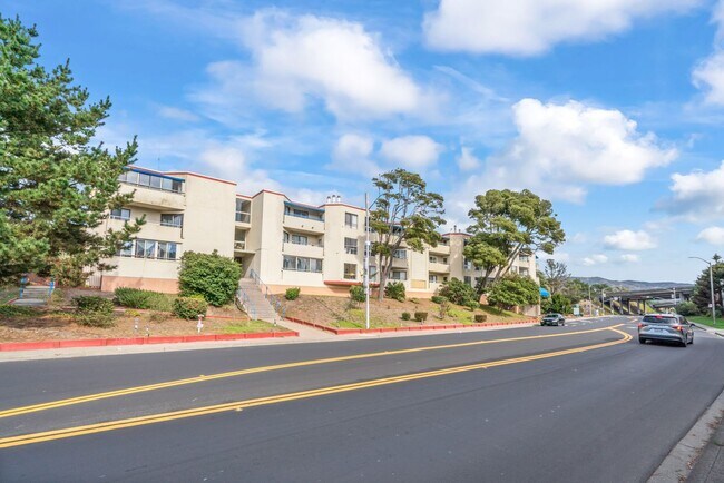 Building Photo - Cutest Condo on the Market!