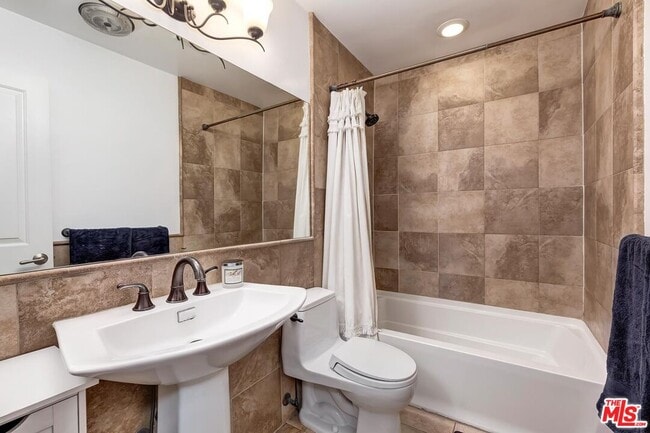 Building Photo - 5805 Whitsett Ave