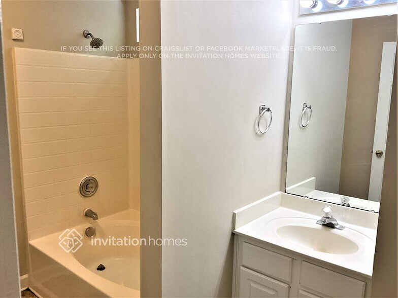 Building Photo - 6239 Day Lilly Ln